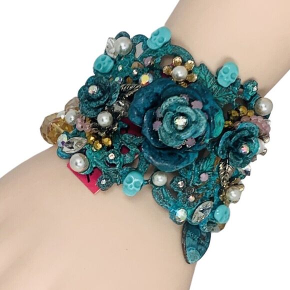 Betsey Johnson Blue Crystal Skull Statement Bracelet 7"  Flower TEAL PATINA - Picture 2 of 14